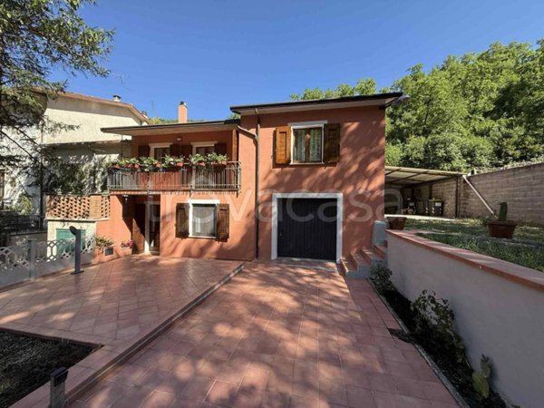 casa indipendente in vendita a Nocera Umbra in zona Boschetto