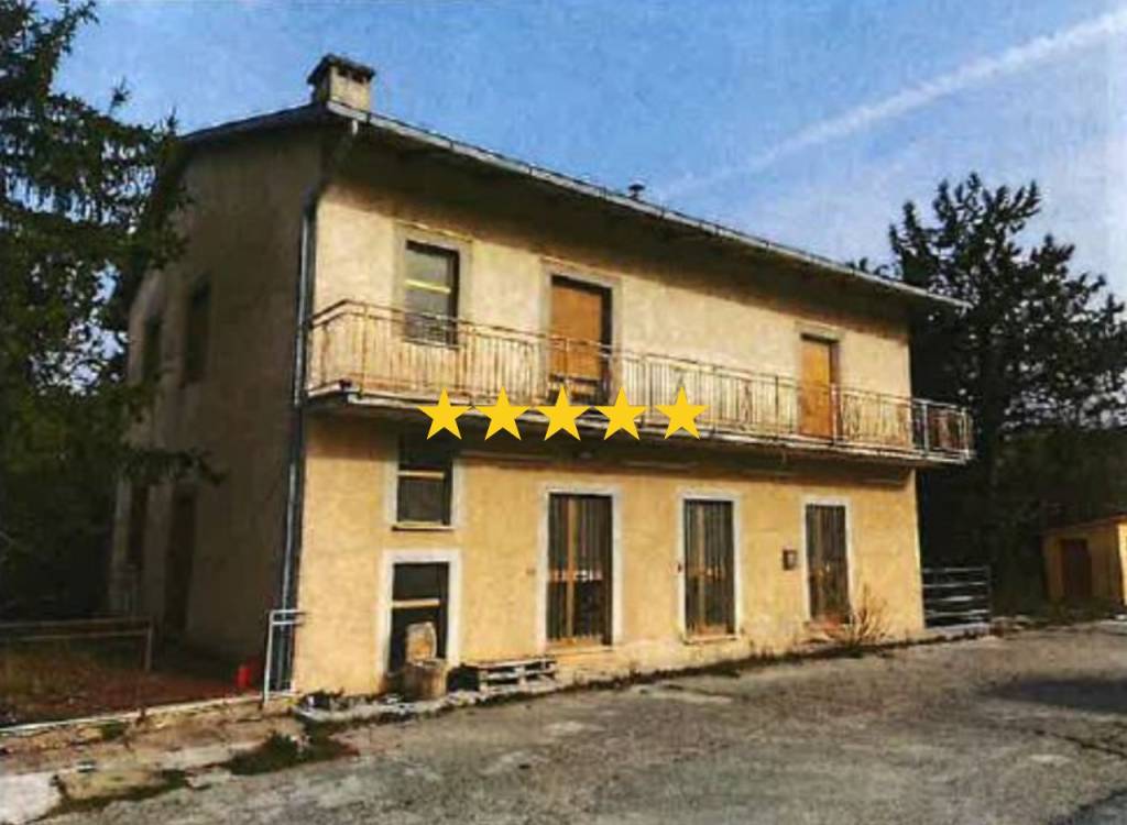 casa indipendente in vendita a Nocera Umbra in zona Ponte Parrano
