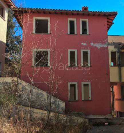casa indipendente in vendita a Nocera Umbra