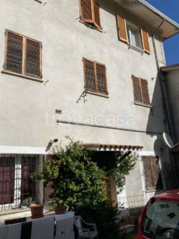 appartamento in vendita a Nocera Umbra in zona Mugnano