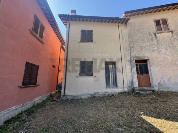 casa indipendente in vendita a Nocera Umbra in zona Nocera Scalo