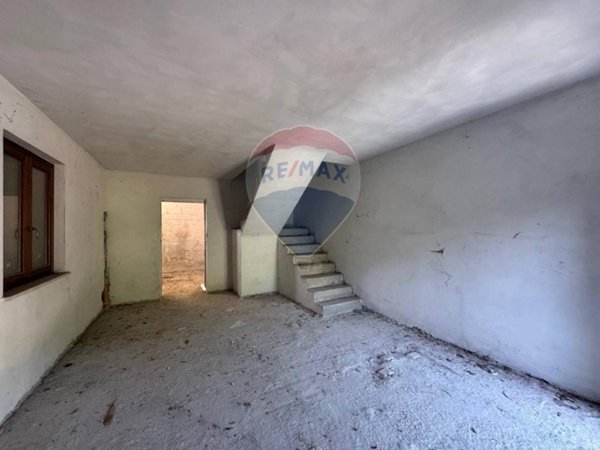 casa indipendente in vendita a Nocera Umbra in zona Nocera Scalo