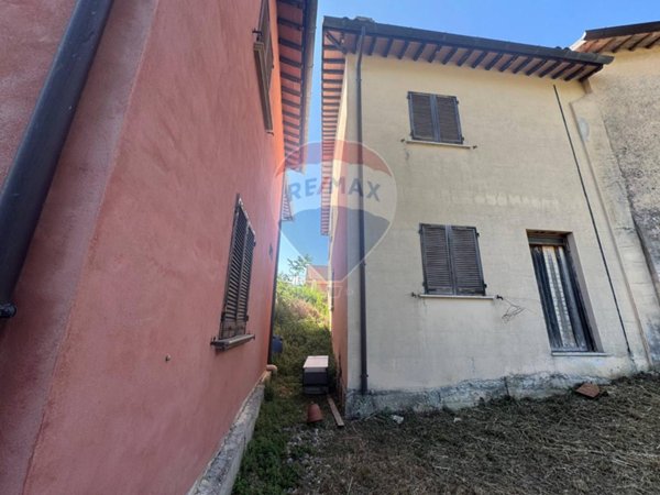 casa indipendente in vendita a Nocera Umbra in zona Nocera Scalo