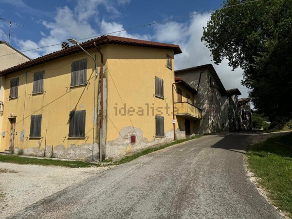 casa indipendente in vendita a Nocera Umbra in zona Maccantone