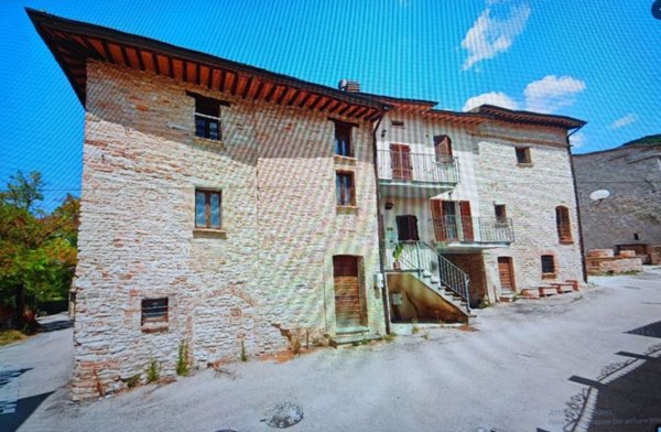 casa indipendente in vendita a Nocera Umbra in zona Colle
