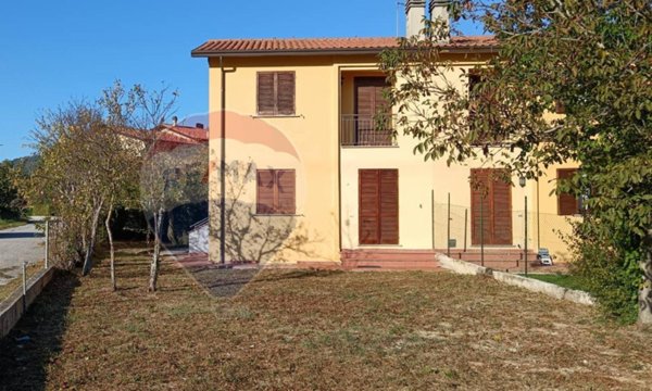 casa indipendente in vendita a Nocera Umbra