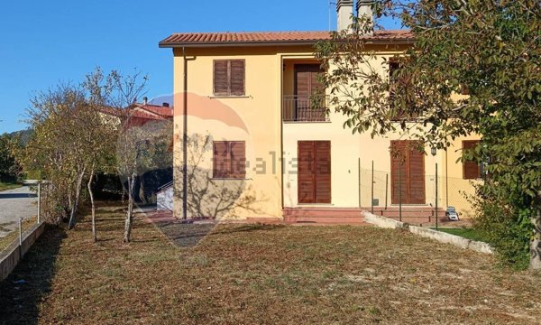 casa indipendente in vendita a Nocera Umbra