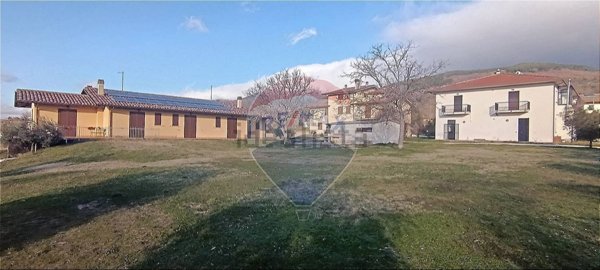 casa indipendente in vendita a Nocera Umbra