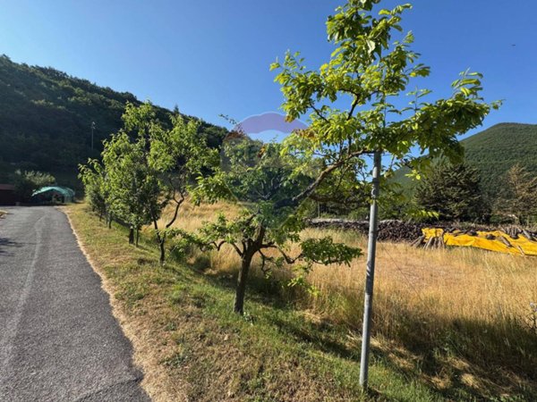 casa indipendente in vendita a Nocera Umbra in zona Bagnara