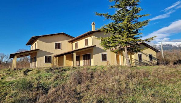 casa indipendente in vendita a Nocera Umbra