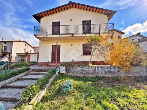 casa indipendente in vendita a Nocera Umbra in zona Ponte Parrano