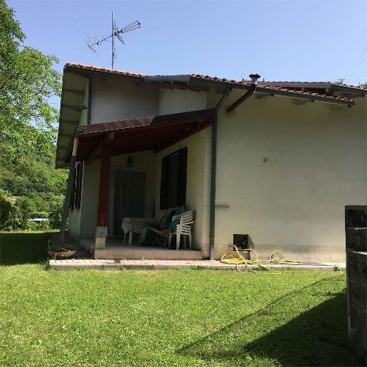casa indipendente in vendita a Nocera Umbra in zona Bagnara