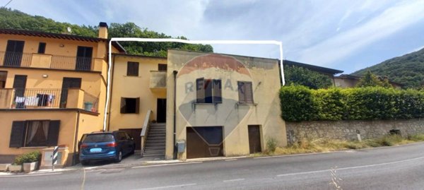 casa indipendente in vendita a Nocera Umbra in zona Bagnara