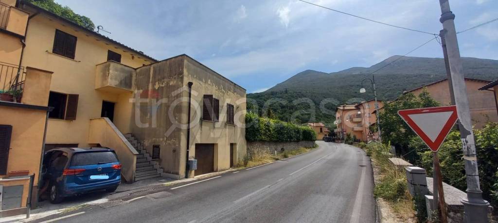 casa indipendente in vendita a Nocera Umbra in zona Bagnara