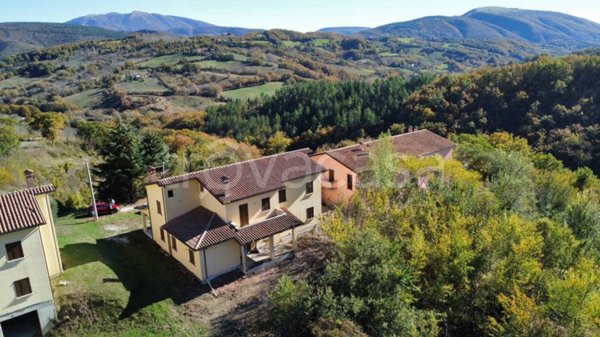 casa indipendente in vendita a Nocera Umbra in zona Bagni