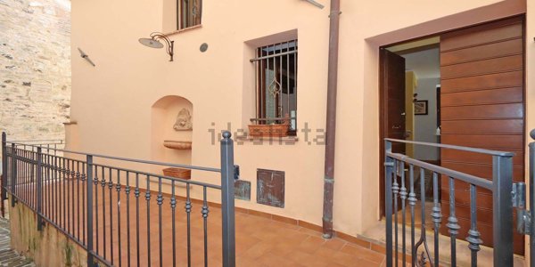 casa indipendente in vendita a Nocera Umbra