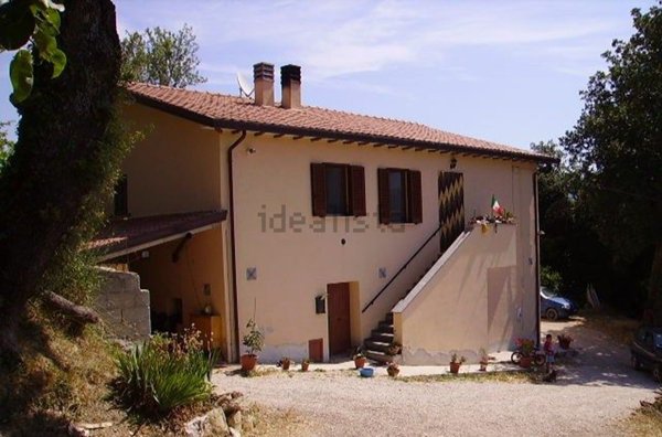 casale in vendita a Nocera Umbra in zona Bagni