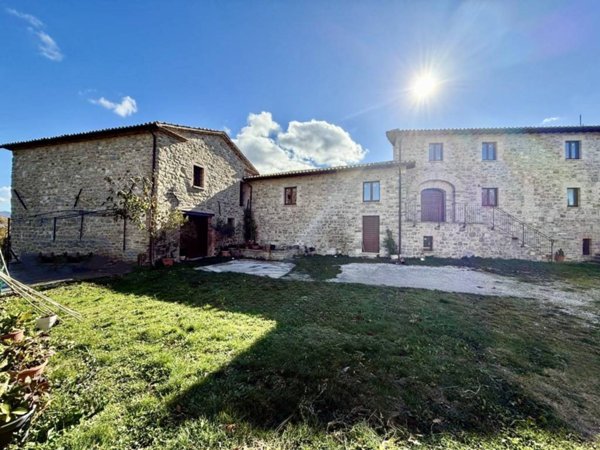 villa in vendita a Nocera Umbra in zona Montecchio