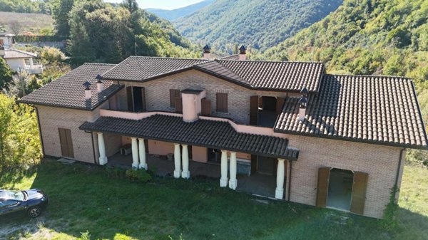 casa indipendente in vendita a Nocera Umbra