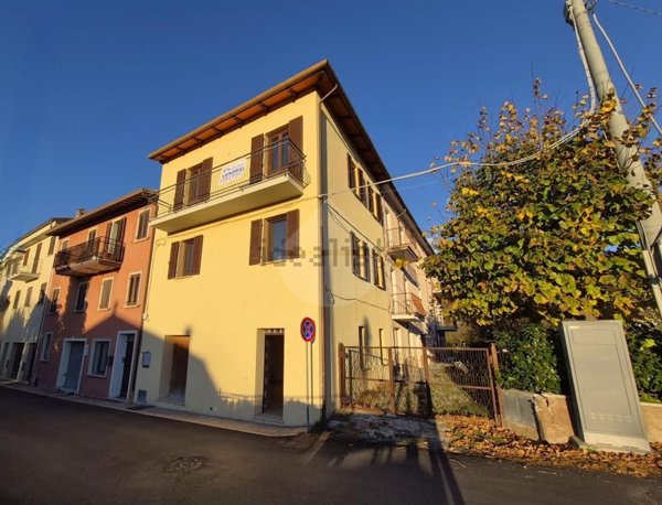 casa indipendente in vendita a Nocera Umbra in zona Gaifana