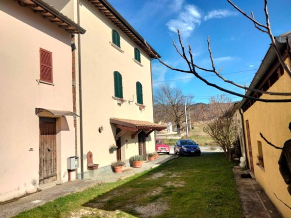 casa indipendente in vendita a Nocera Umbra in zona Gaifana