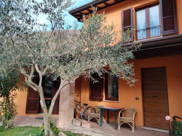 casa indipendente in vendita a Nocera Umbra