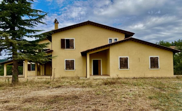 casa indipendente in vendita a Nocera Umbra in zona Gaifana