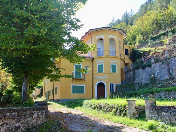 casa indipendente in vendita a Nocera Umbra in zona Bagni