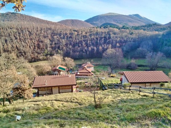 casa indipendente in vendita a Nocera Umbra