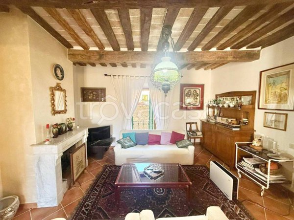 casa indipendente in vendita a Nocera Umbra in zona Bagni