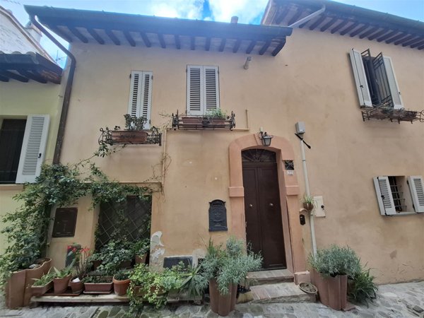 appartamento in vendita a Nocera Umbra in zona Bagni