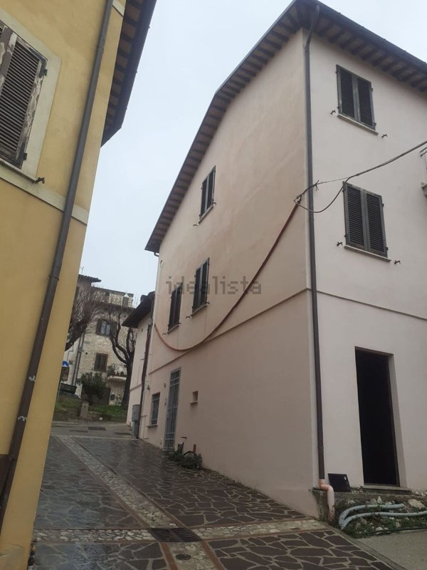 appartamento in vendita a Nocera Umbra in zona Colle