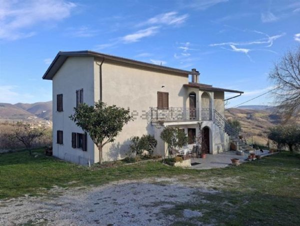 casa indipendente in vendita a Nocera Umbra in zona Colsaino