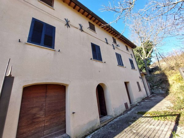 casa indipendente in vendita a Nocera Umbra in zona Pettinara