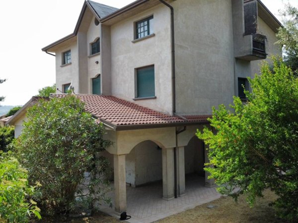 casa indipendente in vendita a Nocera Umbra in zona Gaifana