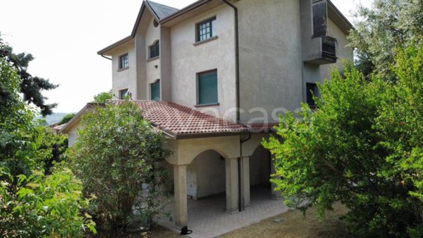 casa indipendente in vendita a Nocera Umbra in zona Gaifana