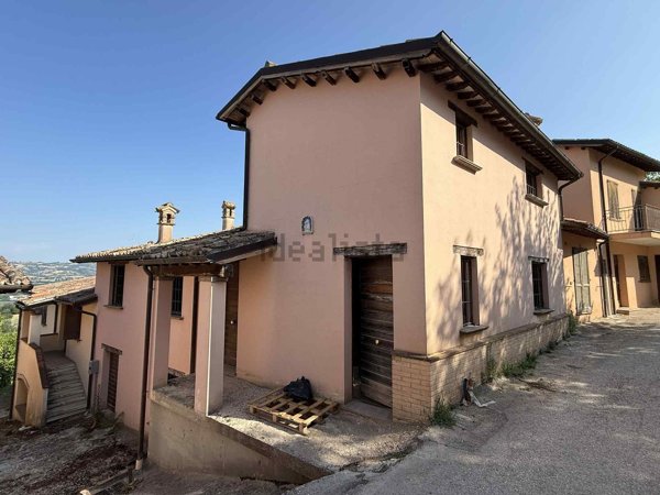 casa indipendente in vendita a Nocera Umbra