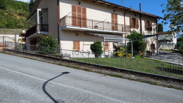 casa indipendente in vendita a Nocera Umbra