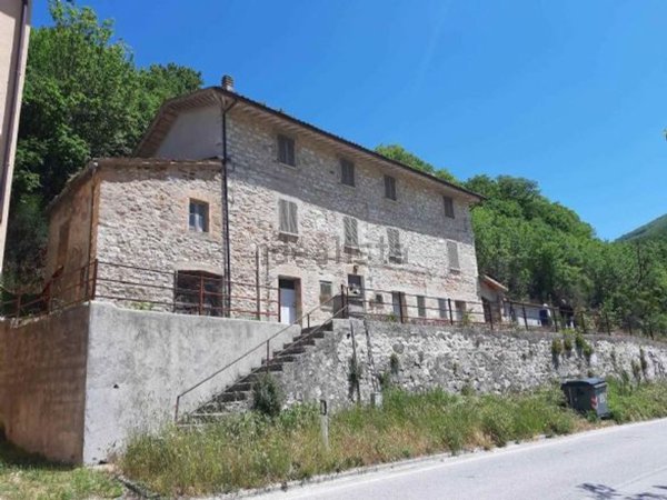 casa indipendente in vendita a Nocera Umbra in zona Bagnara