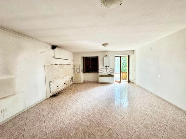 casa indipendente in vendita a Nocera Umbra in zona Maccantone