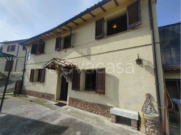casa indipendente in vendita a Nocera Umbra in zona Sorifa