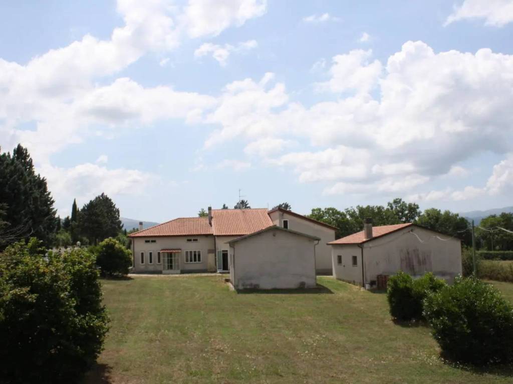 casa indipendente in vendita a Nocera Umbra in zona Colle