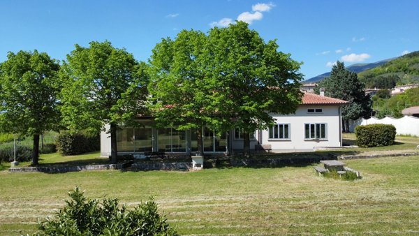 casa indipendente in vendita a Nocera Umbra in zona Colle