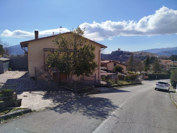 casa indipendente in vendita a Nocera Umbra