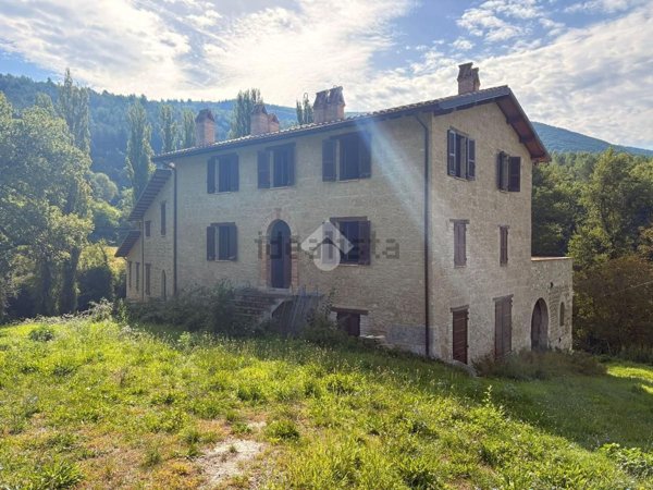 casale in vendita a Nocera Umbra