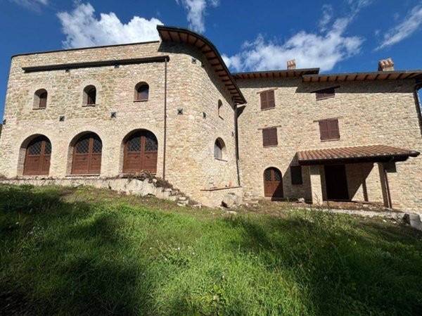casa indipendente in vendita a Nocera Umbra in zona Ponte Parrano