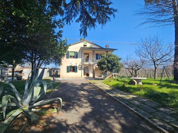 casa indipendente in vendita a Nocera Umbra