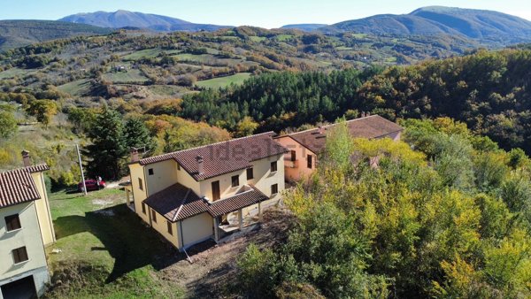 casa indipendente in vendita a Nocera Umbra