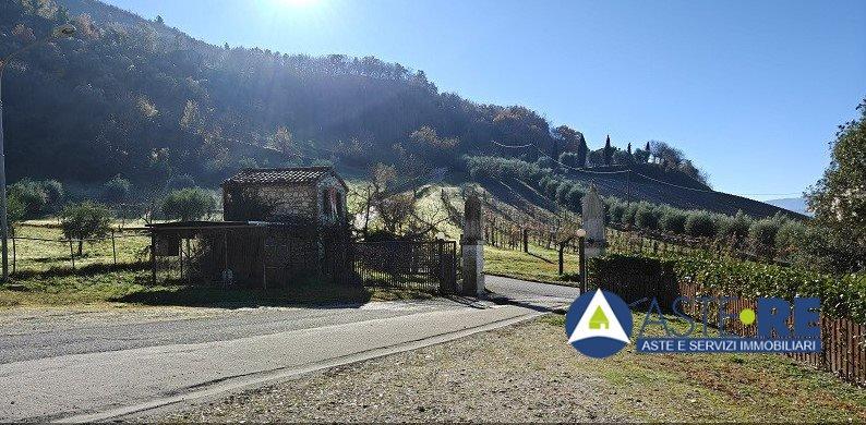 negozio in vendita a Nocera Umbra