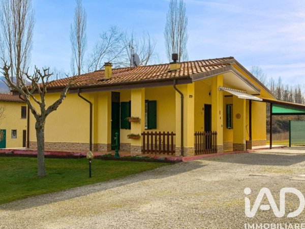 casa indipendente in vendita a Nocera Umbra in zona Montecchio